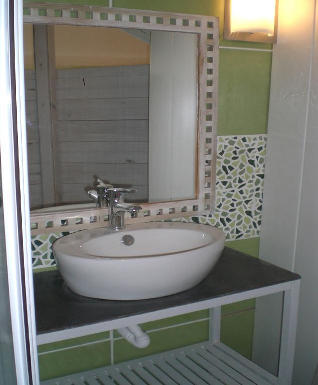 Chambres D'Hotes Le Clos Des Senteurs Malemort Room photo